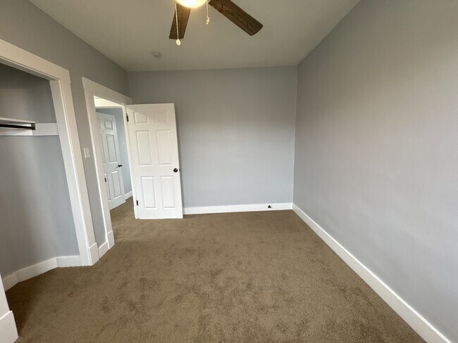 Building Photo - 2932 Pyramid Ave