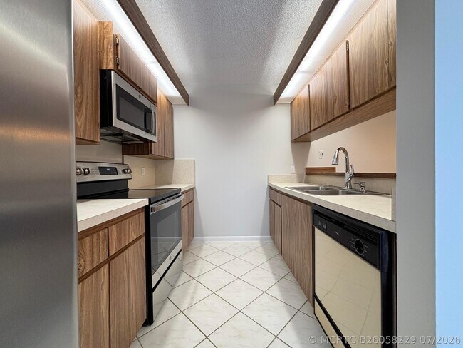 Building Photo - 1402 14th Way