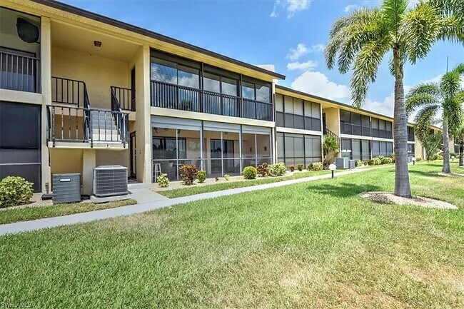 Building Photo - 4715 Santa Barbara Blvd