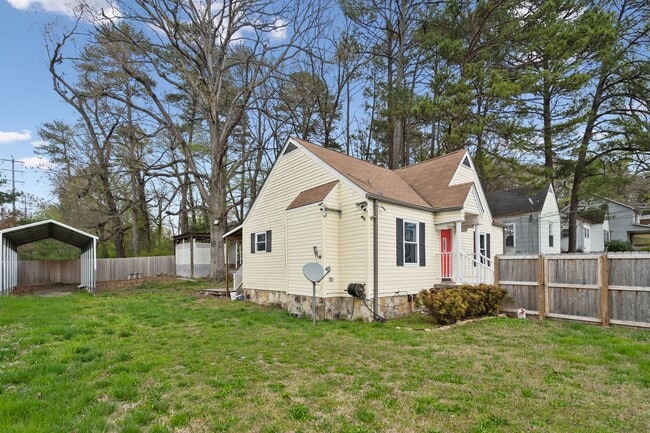 Building Photo - Two Bedroom Home For Rent!