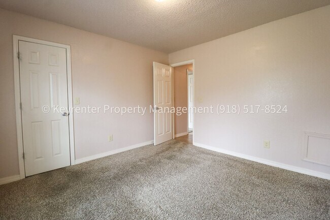 Building Photo - Beautifully Updated Home in Prime East Tulsa Location