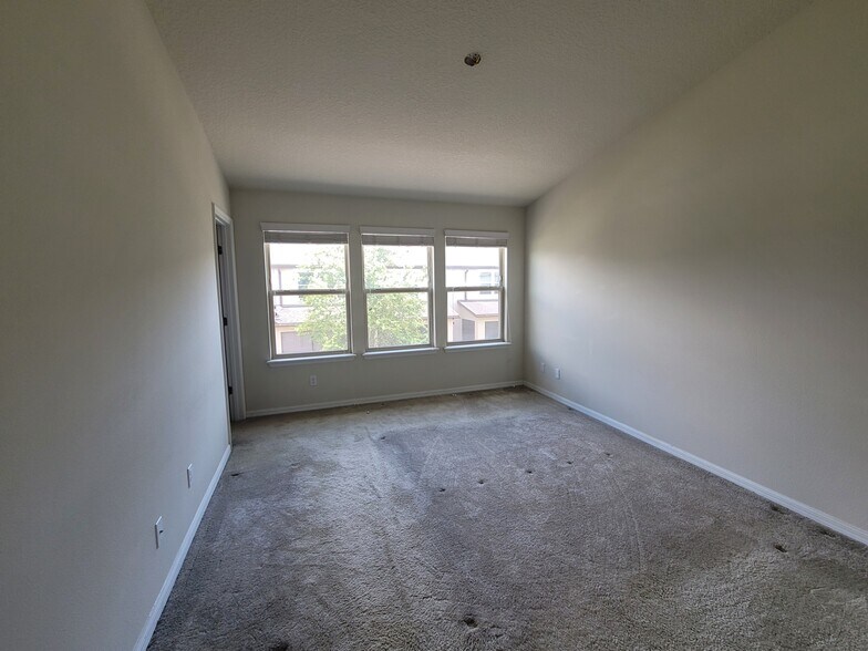 Building Photo - 724 Virtuoso Ln