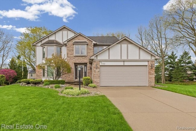 Building Photo - 720 Essex Dr