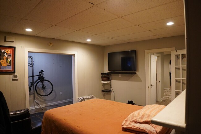 Building Photo - 3216 Jane St