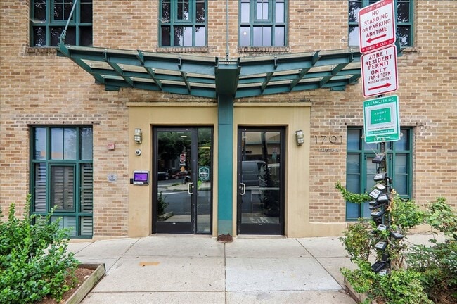 Building Photo - Unbeatable location, Contemporary 1 BD 1.5 BA in Adams Morgan with PARKING, private balcony and R...