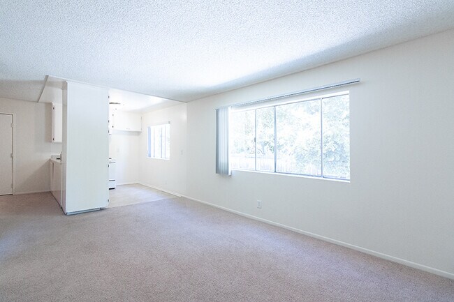 Building Photo - 10827 Morrison St