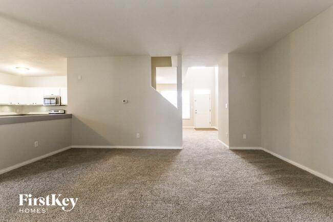 Building Photo - 6403 Pemboke Ct