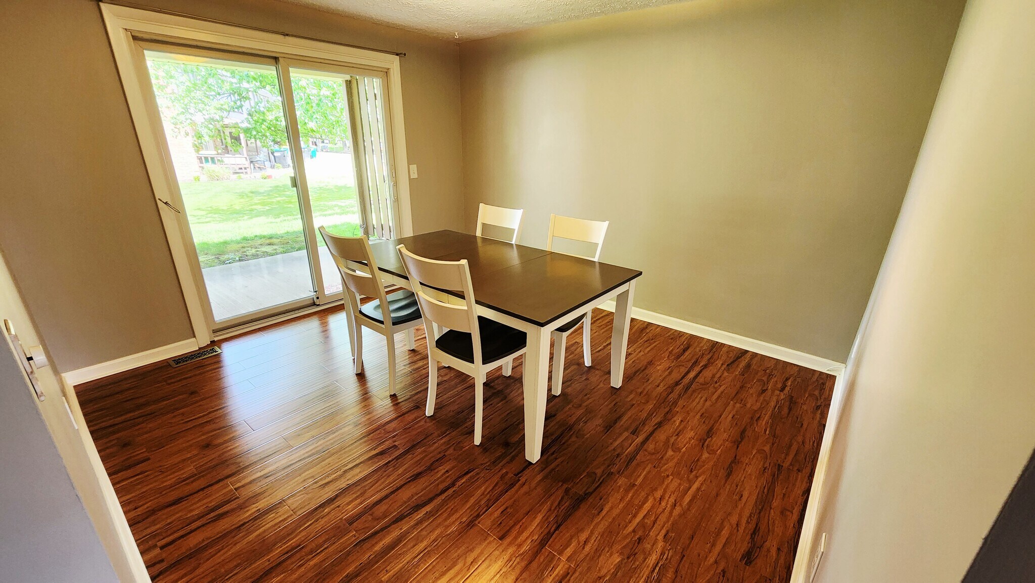 Building Photo - 4313 Hemlock Cir