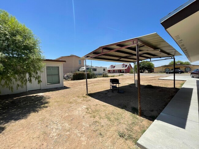 Building Photo - 330 Plantation Dr