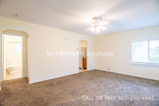 Building Photo - 3004 W Lakeside Dr