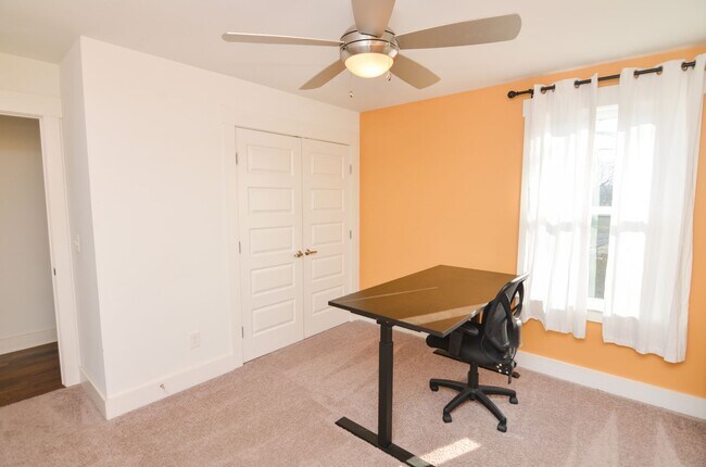 Building Photo - Stunner in East