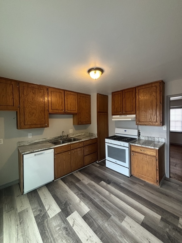 Building Photo - 310 Monroney Dr