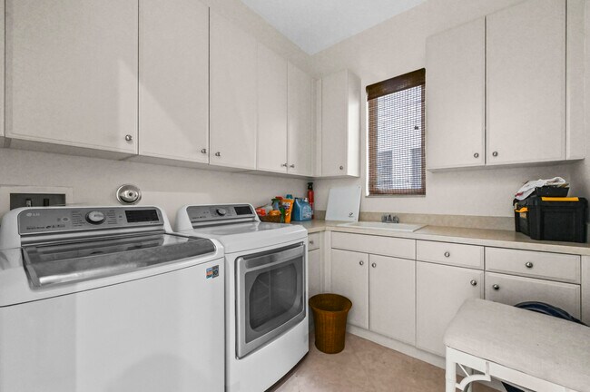 Building Photo - 17665 Middlebrook Way