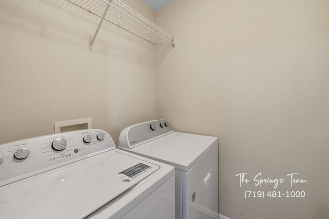 Building Photo - Charming 2BD/2.5BA Townhome with Attached ...