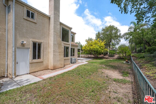 Building Photo - 18639 W Nathan Hill Dr