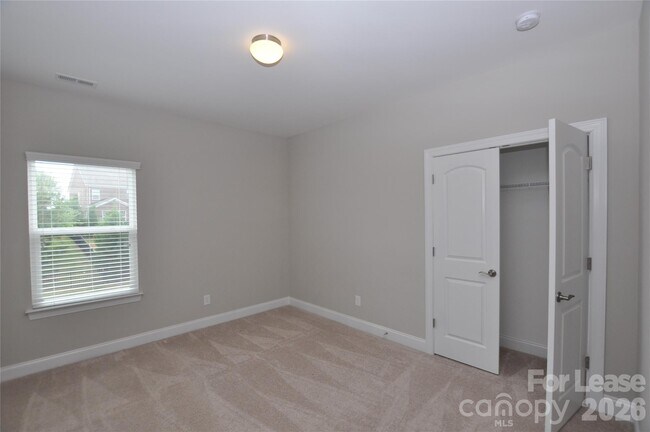 Building Photo - 1004 Sterling Dr