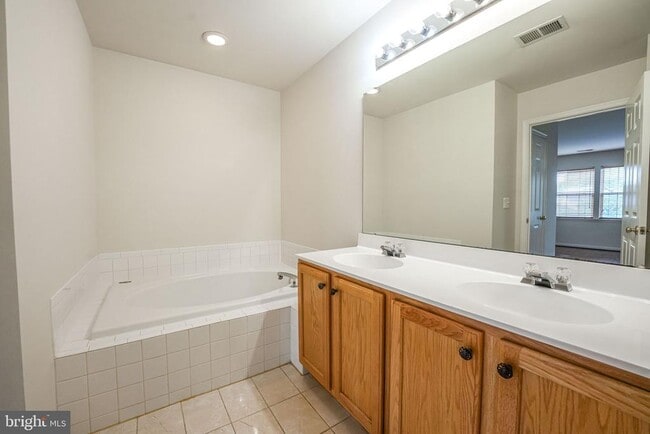 Building Photo - 7683 Henry Knox Dr