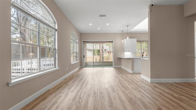 Building Photo - 9428 SW 39 Ave
