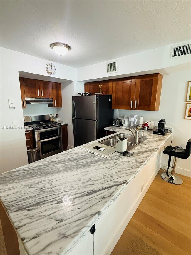 Building Photo - 9499 Collins Ave