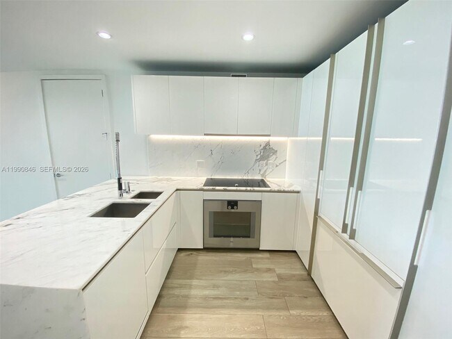 Building Photo - 10203 Collins Ave