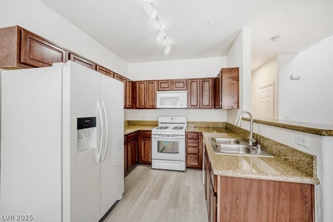 Building Photo - 10443 Alpine Edge Ave