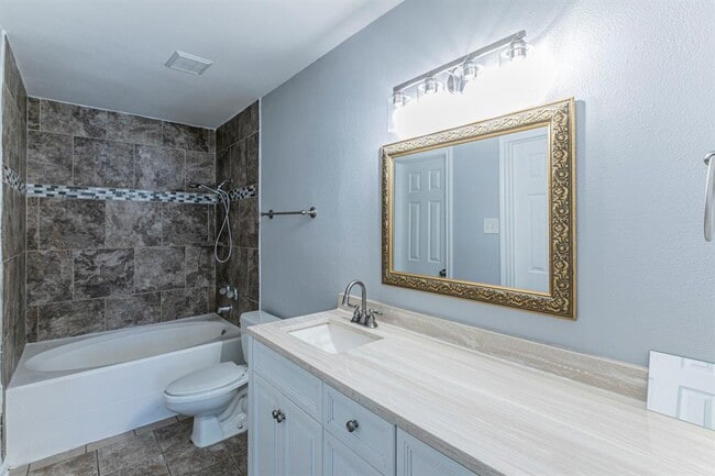 Building Photo - 9411 Valley Moss