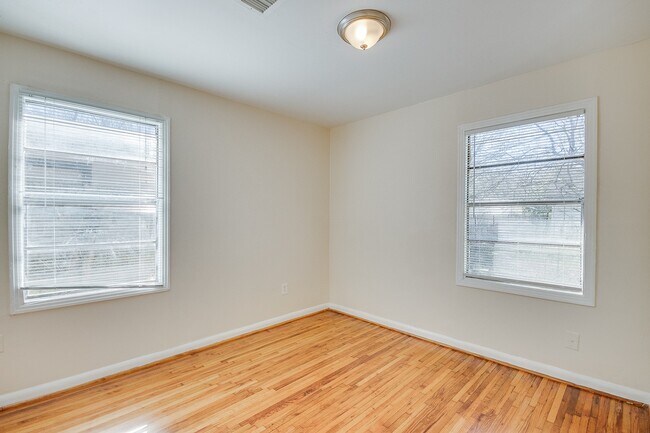Building Photo - 3742 Dreyfus St