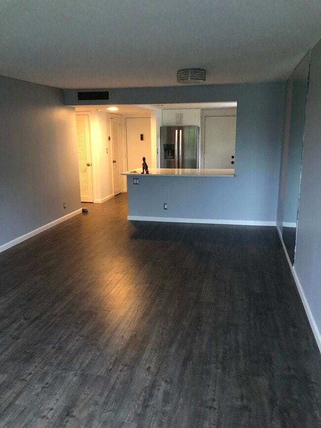 Building Photo - 2312 S Cypress Bend Dr