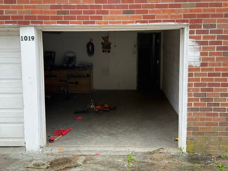 Building Photo - 1019 Red Lion Rd