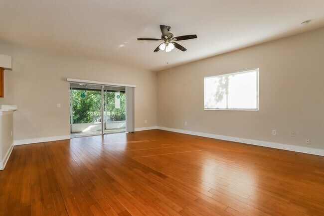 Building Photo - 4 Bedroom Tampa Home