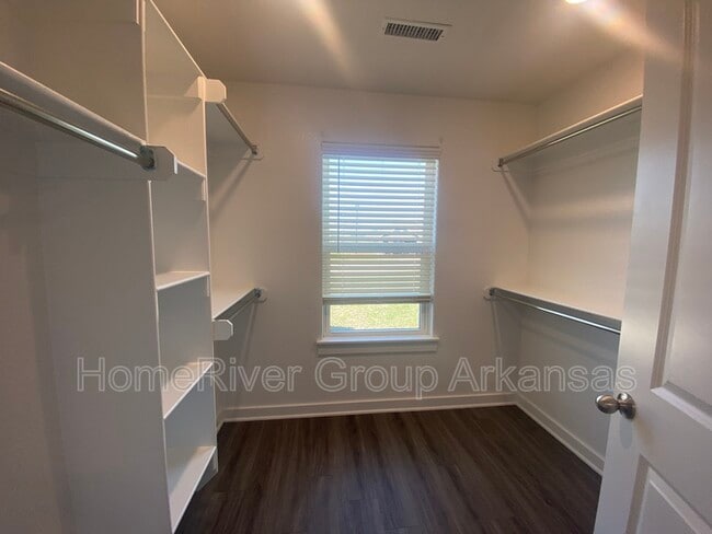 Building Photo - 418 N Mojave St