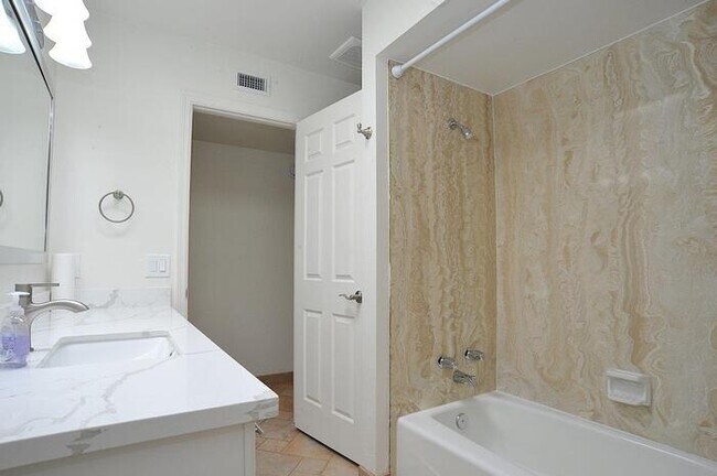 Building Photo - Beautifully Updated 3 Bedroom Townhome nea...