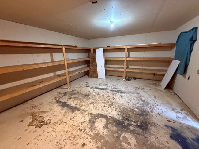 Building Photo - 2 Bedroom 1.5 Semi-Rural Mobile Home with Workshop on Large Lot