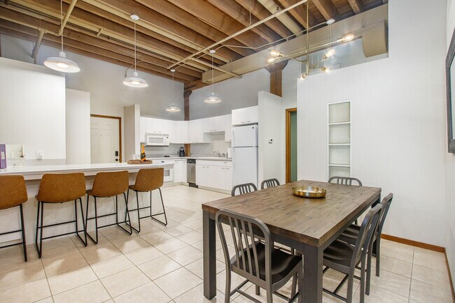 Building Photo - 110 N Harbor Dr