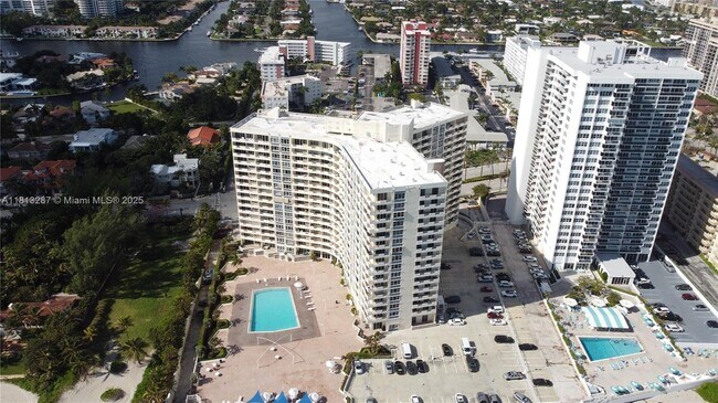Building Photo - 3180 S Ocean Dr