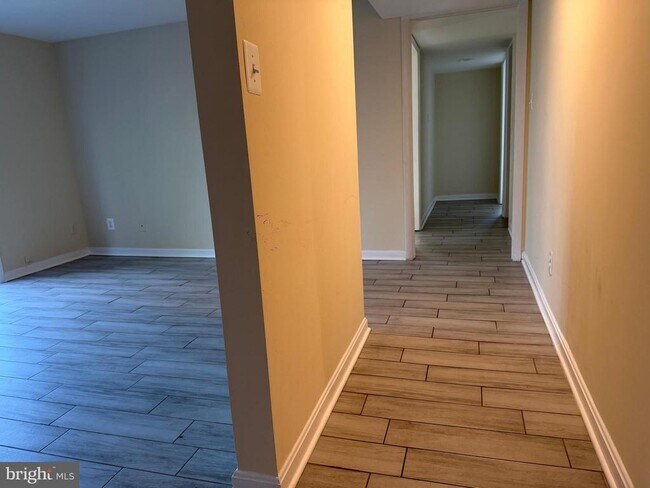 Building Photo - 5206 Easton Dr