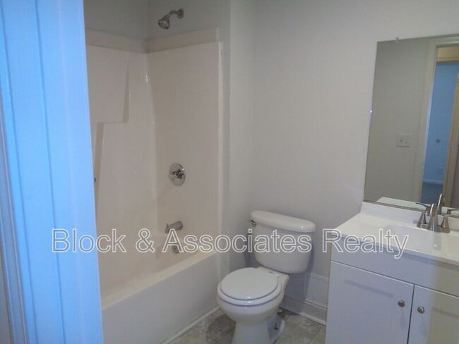 Building Photo - 4138 MacArthur St