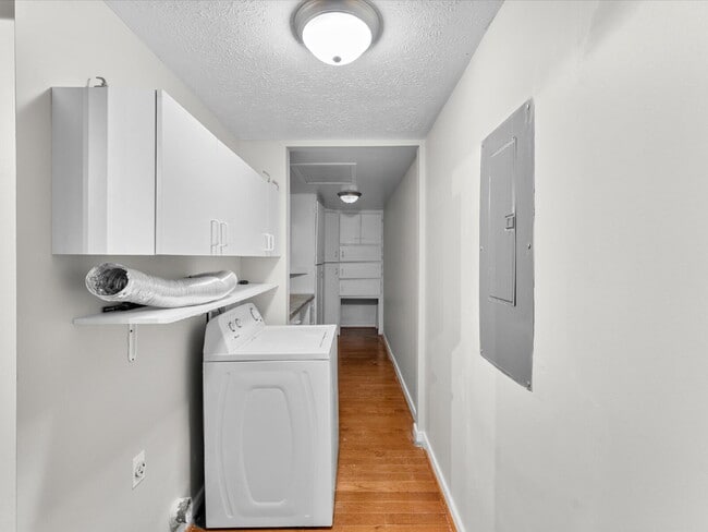 Building Photo - 3513 Castlebury Dr
