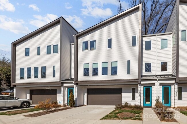 Building Photo - 1553 Pinecrest Ave