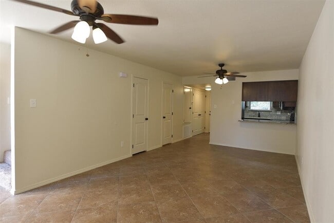 Building Photo - 111 Rhonda Dr