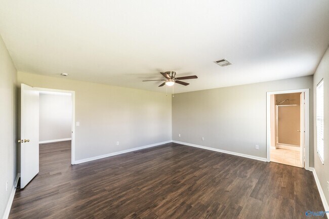 Building Photo - 217 Whitestone Dr NE