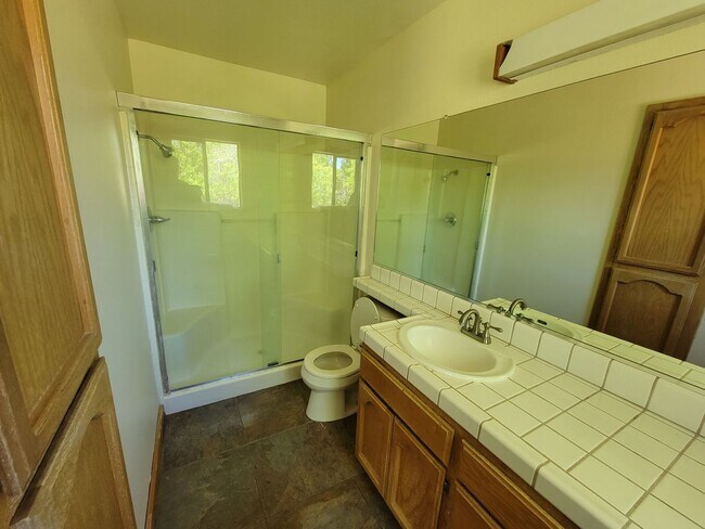 Building Photo - 3 Bedroom House Near Schools and Hiking