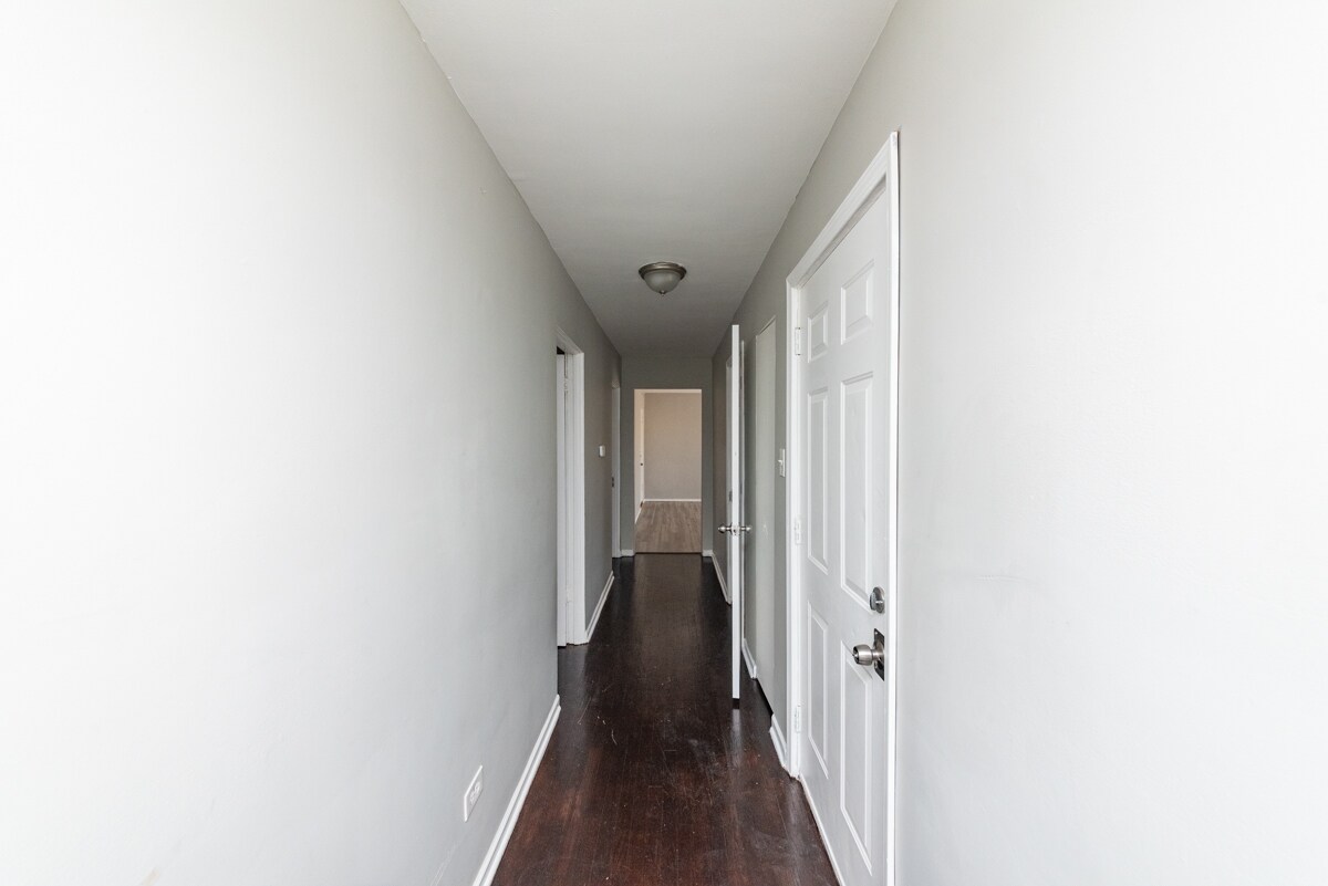 Building Photo - 3058 N Kostner Ave