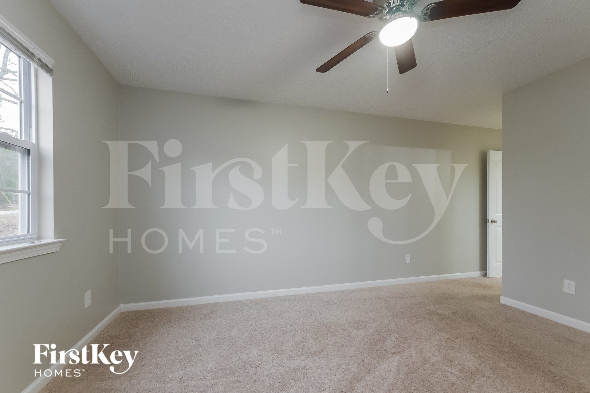 Building Photo - 400 Lone Oak Dr