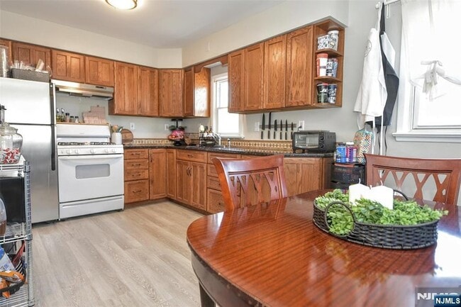 Building Photo - 200 Prospect Ave