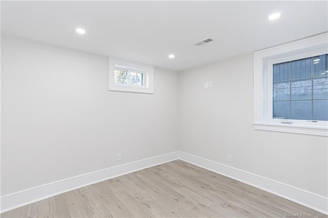 Building Photo - 40 Poe Ct