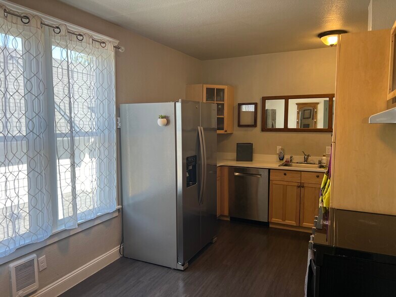 Building Photo - 1812 S L St