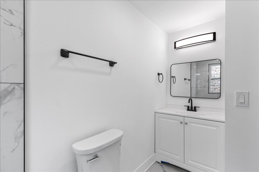 Building Photo - 2108 S Homan Ave