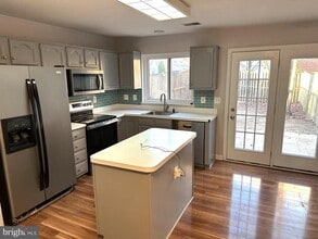 Building Photo - 43004 Beachall St