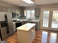 Building Photo - 43004 Beachall St